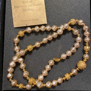 Franklin Mint Shakira Caine “Treasures of Kashmir” Pearlescent and Gold Necklace